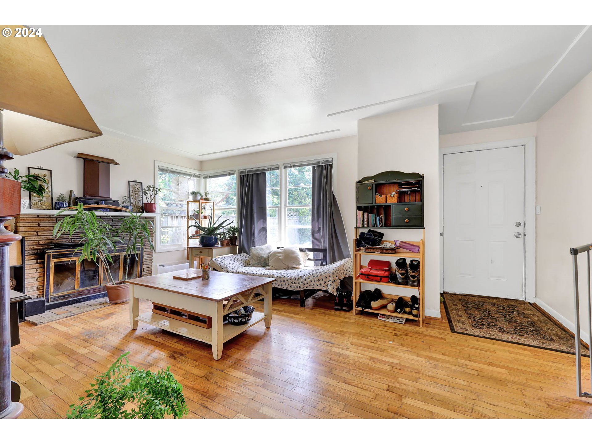 2915-2925 Oak Street Eugene, OR 97405 - Photo 24 of 42 a living room with furniture and a flat screen tv