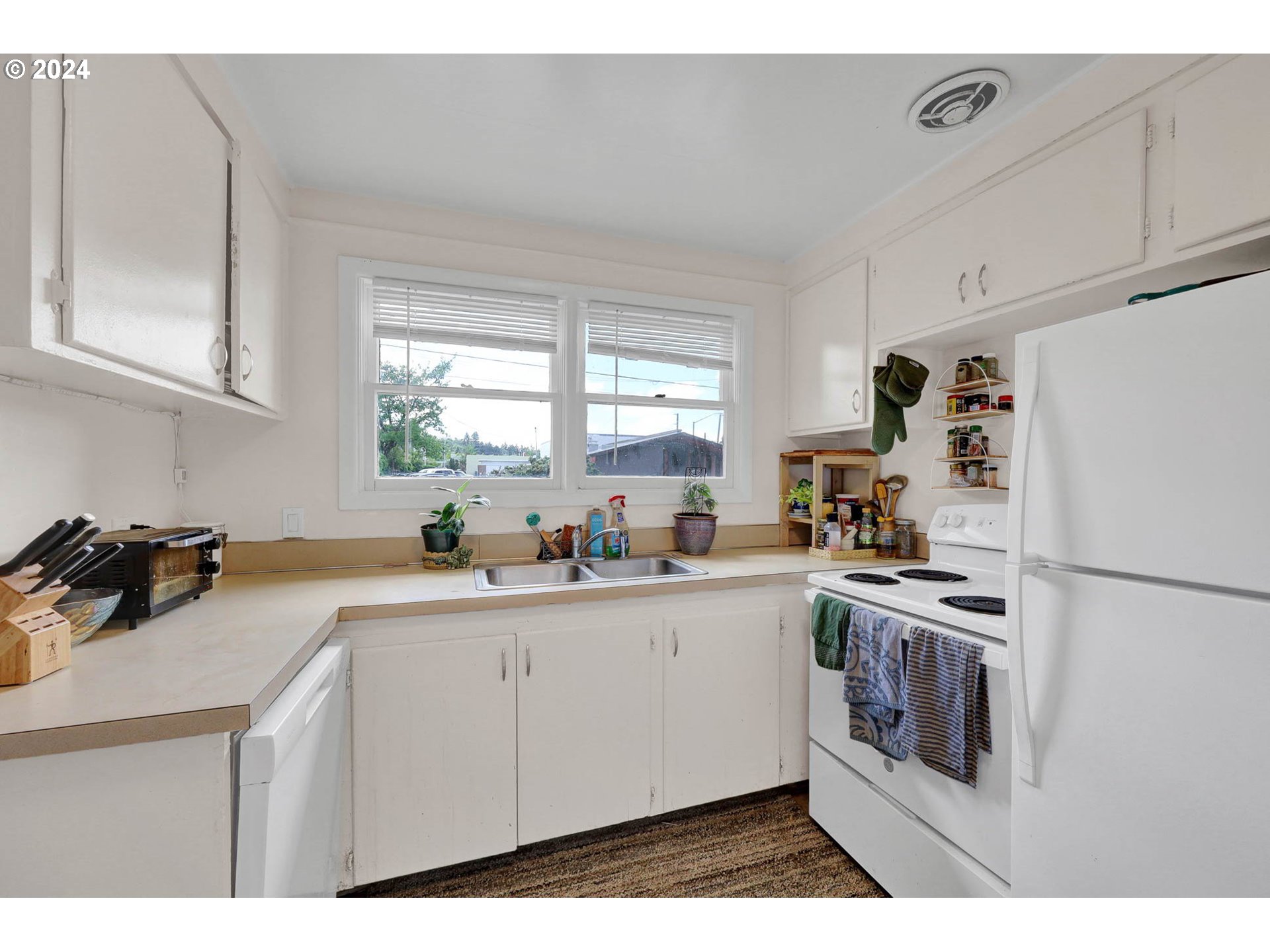 2915-2925 Oak Street Eugene, OR 97405 - Photo 31 of 42 a kitchen with a sink a stove a refrigerator and cabinets