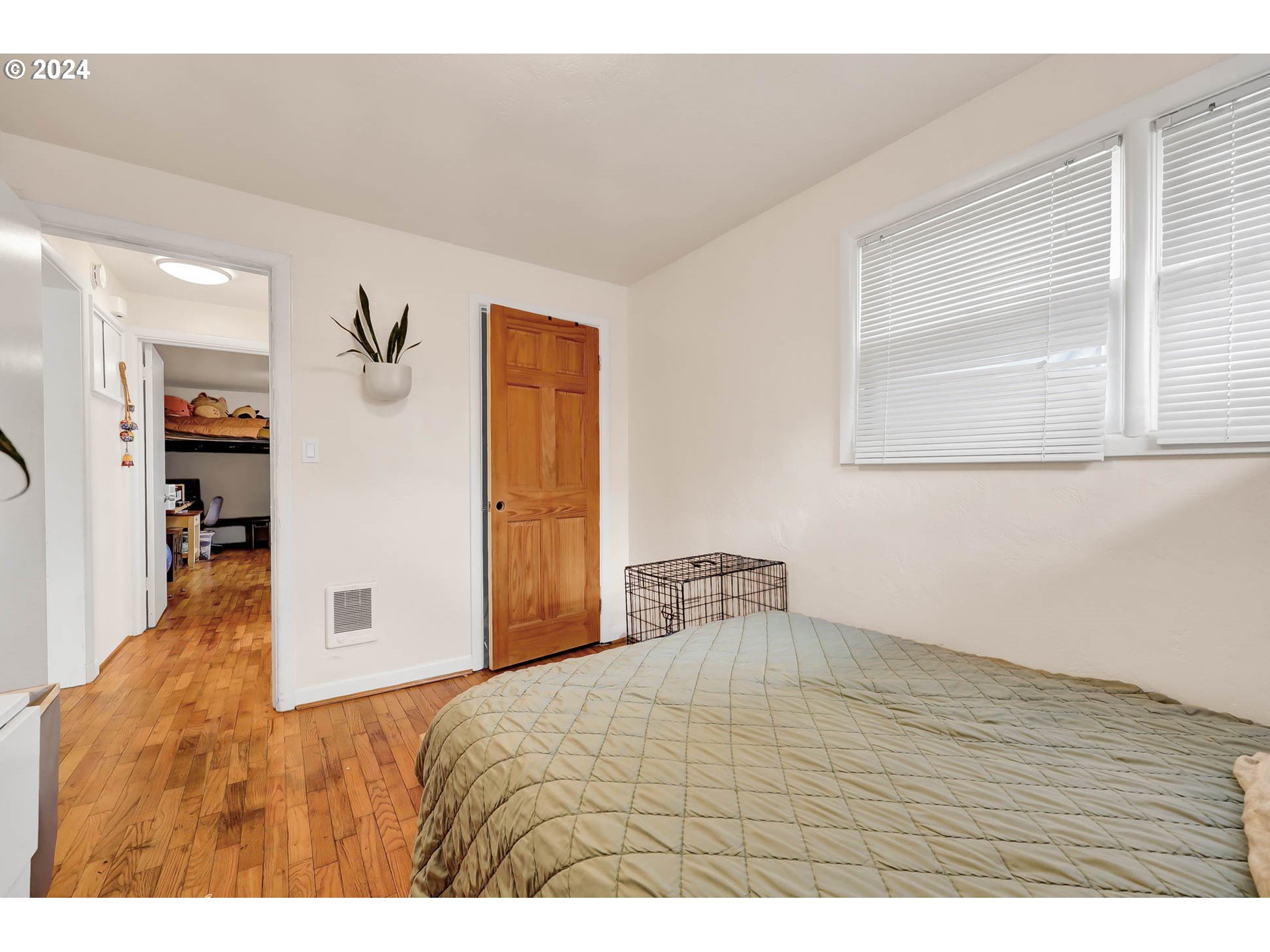 2915-2925 Oak Street Eugene, OR 97405 - Photo 33 of 42 a bedroom with a bed and a table