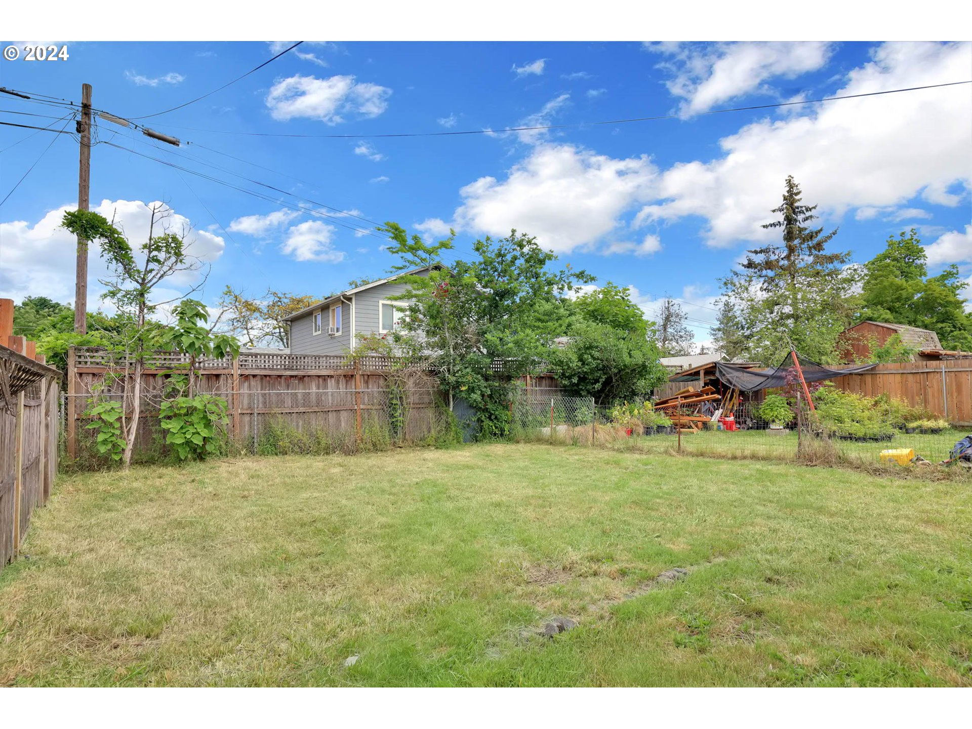 2915-2925 Oak Street Eugene, OR 97405 - Photo 38 of 42 a backyard of a house with lots of green space