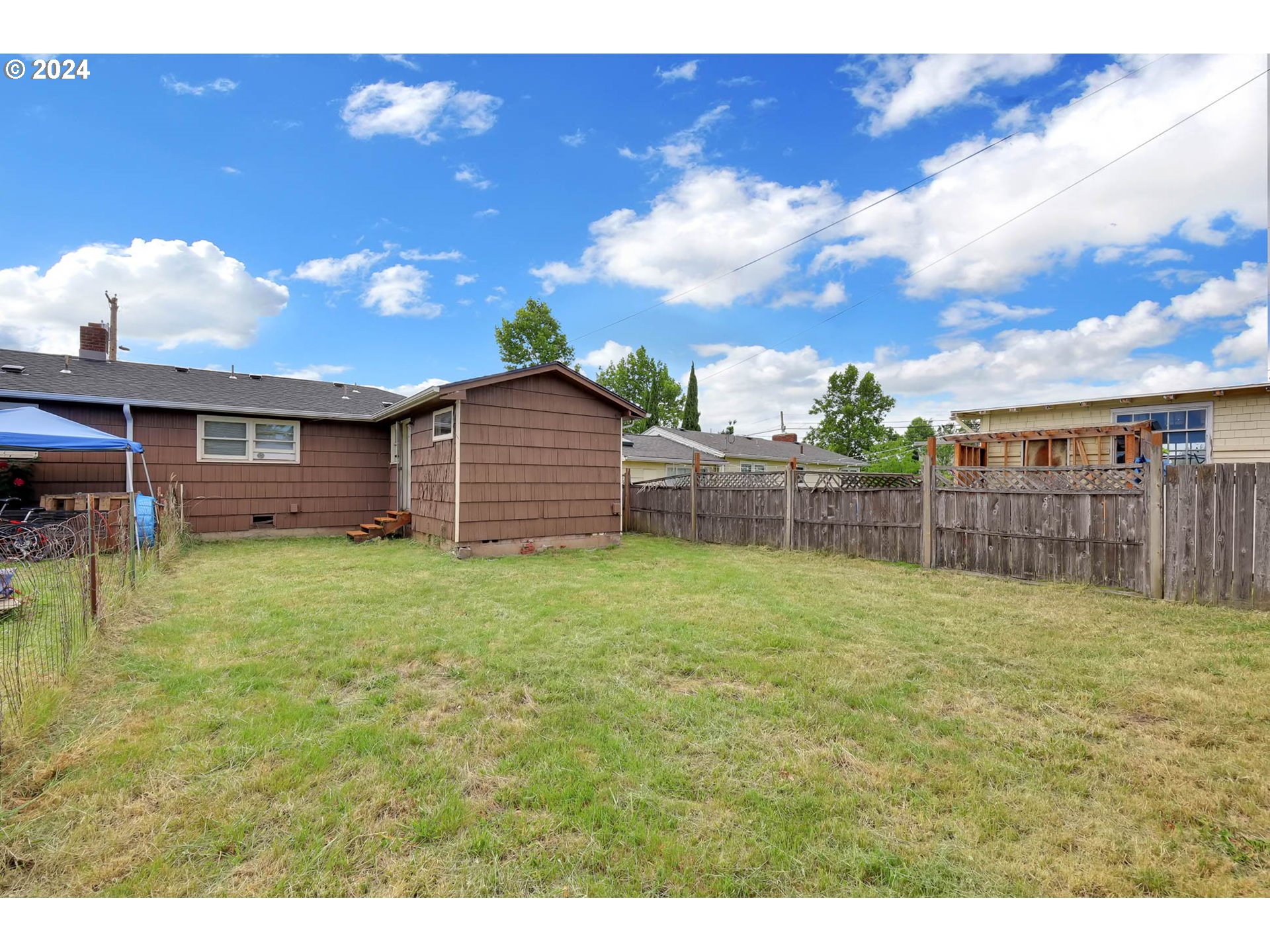 2915-2925 Oak Street Eugene, OR 97405 - Photo 39 of 42 a backyard of a house with lots of green space