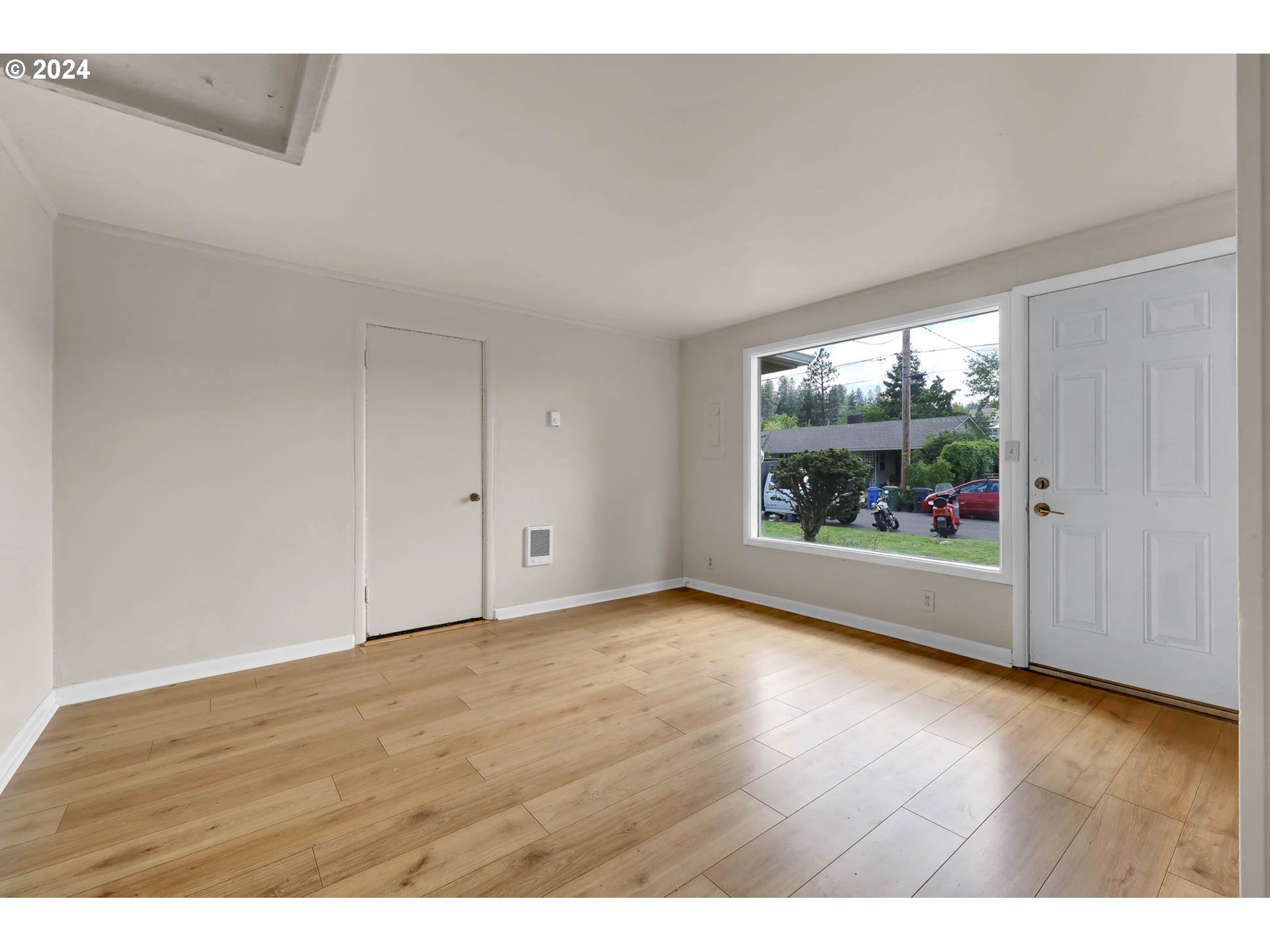 2915-2925 Oak Street Eugene, OR 97405 - Photo 4 of 42 a view of room with hardwood floor and window