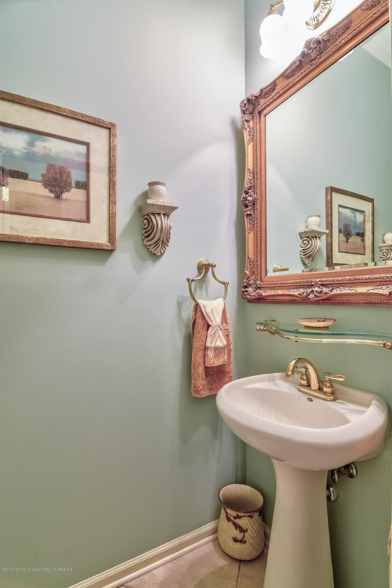 47 Portchester Drive Jackson, NJ 08527 - Photo 30 of 46 a bathroom with a sink and a mirror