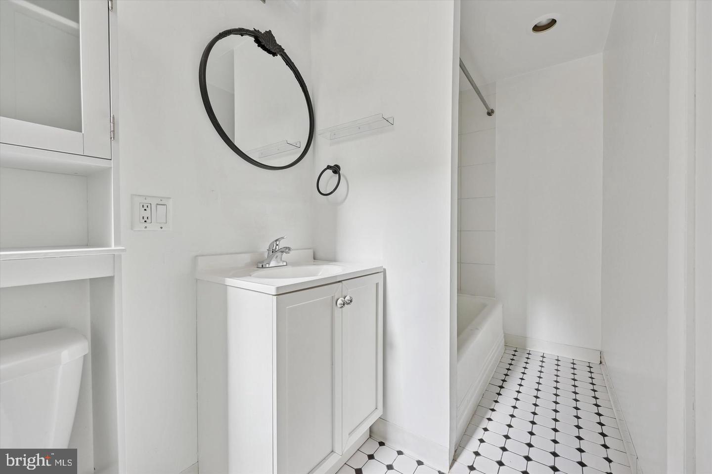 4355 Main Street, Unit 2 Philadelphia, PA 19127 - Photo 9 of 18 Bath
