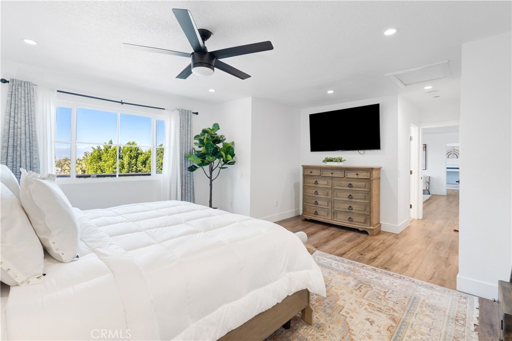 2416 Hialeah Circle Norco, CA 92860 - Photo 4 of 71 2416 Hialeah Circle Master Bedroom