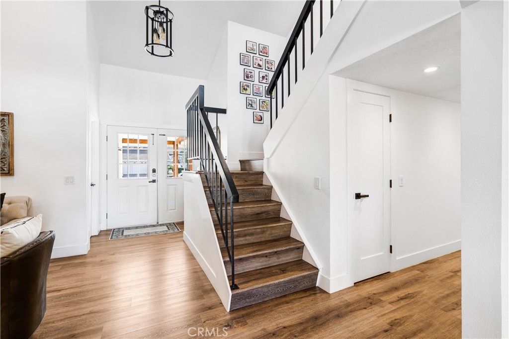 2416 Hialeah Circle Norco, CA 92860 - Photo 6 of 71 2416 Hialeah Circle Entrance / Stairs