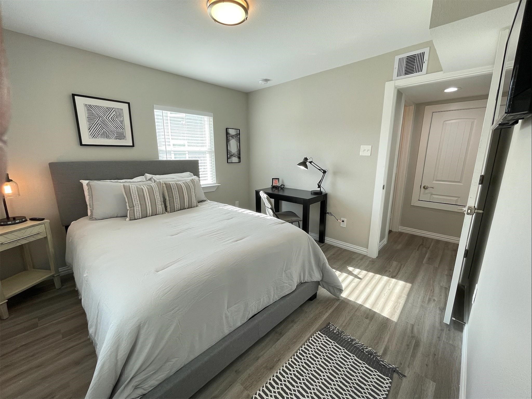 4326 Alconbury Lane, Unit 6 Houston, TX 77021 - Photo 11 of 28 a bedroom with a bed and a table
