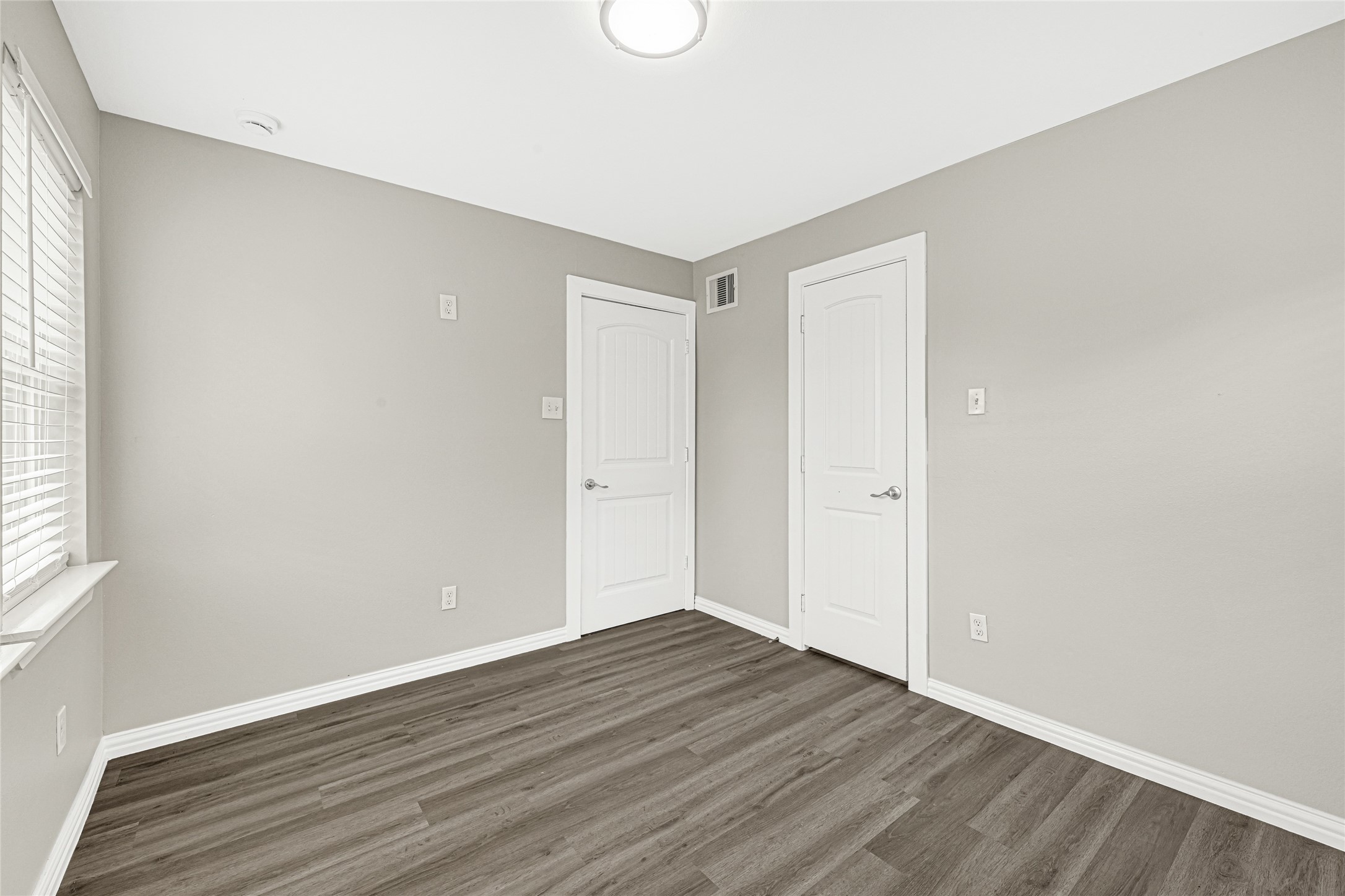 4326 Alconbury Lane, Unit 6 Houston, TX 77021 - Photo 23 of 28 an empty room with wooden floor and windows