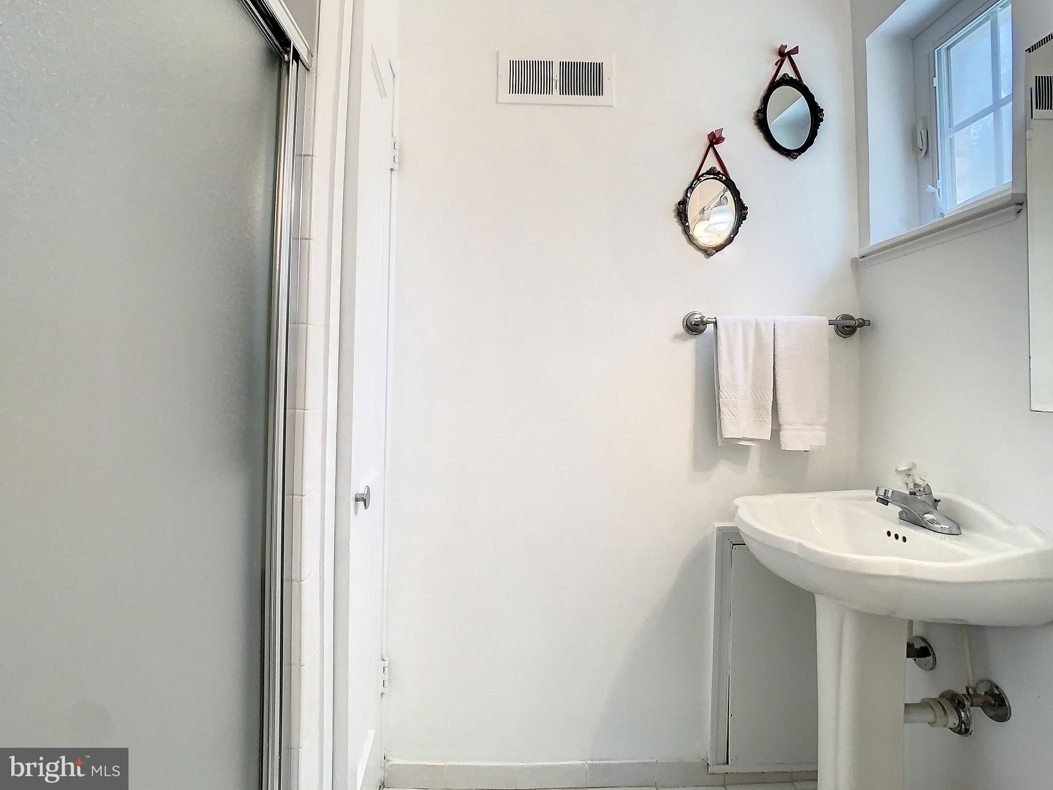 9506 Boyer Place Silver Spring, MD 20910 - Photo 17 of 35 Primary Bed Bathroom