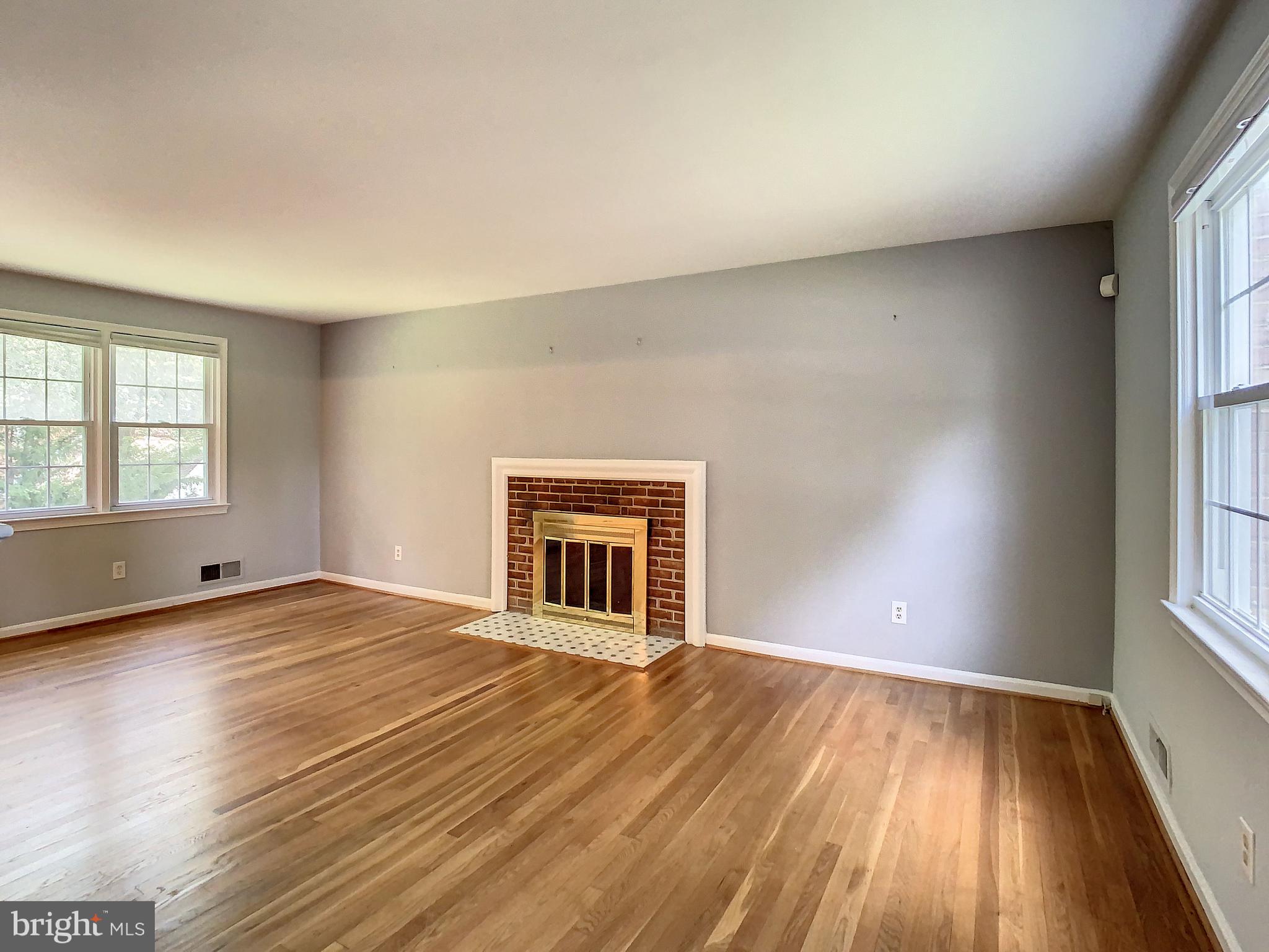 9506 Boyer Place Silver Spring, MD 20910 - Photo 3 of 35 Living Room