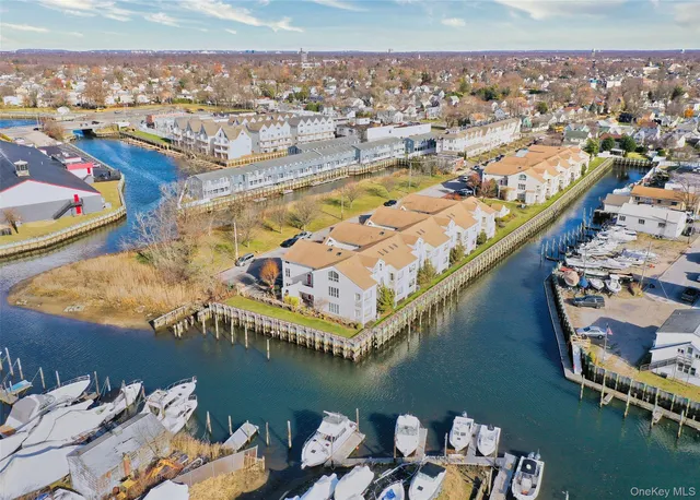 $449,999 | 47 Anchor Street, Unit Y, Freeport, NY 11520