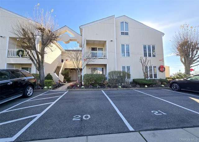 $449,999 | 47 Anchor Street, Unit Y, Freeport, NY 11520