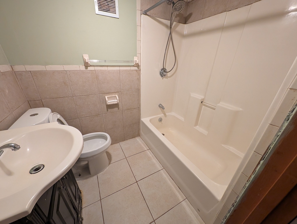 178 County Street Fall River, MA 02723 - Photo 5 of 18