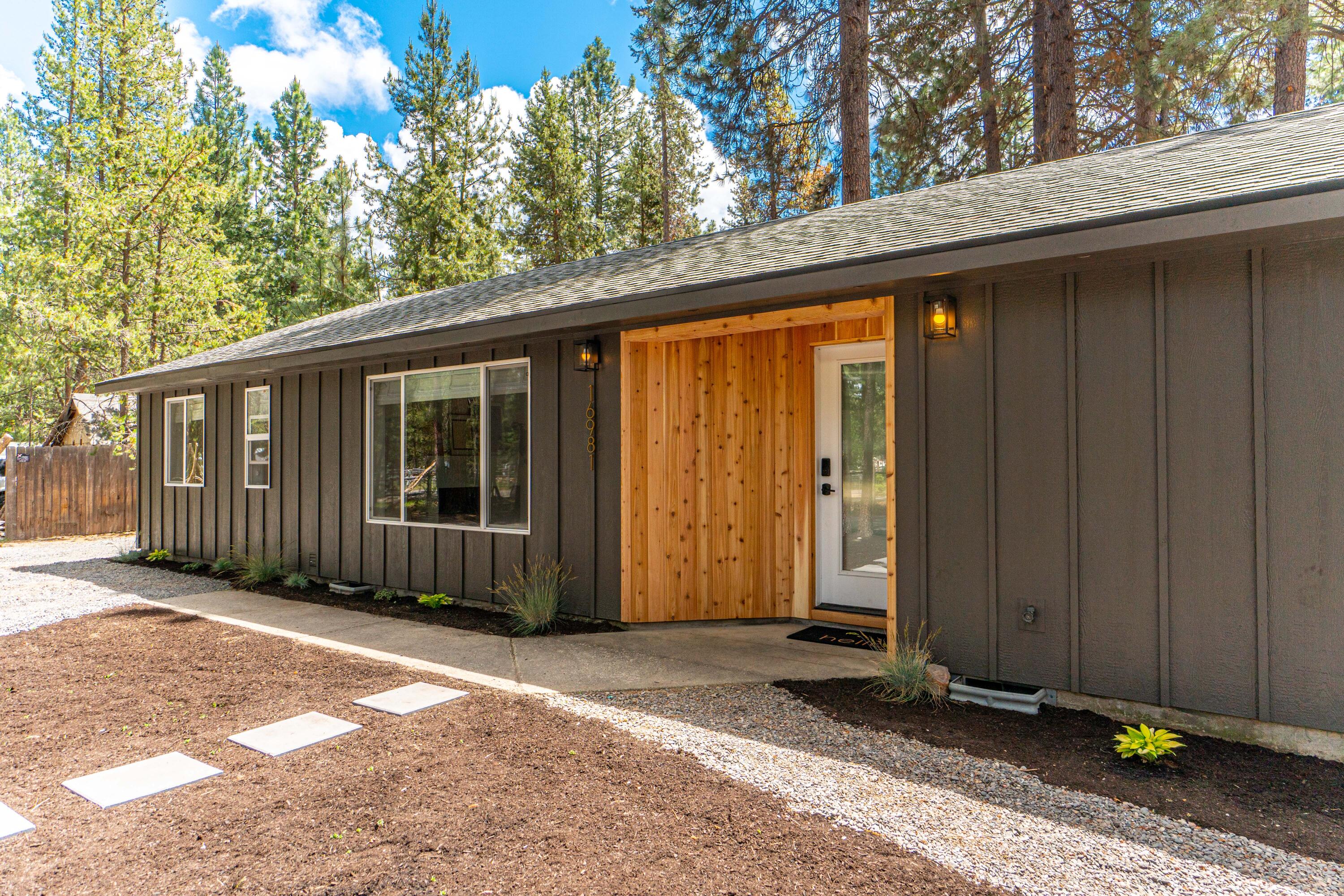 16981 Indio Road Bend, OR 97707 - Photo 5 of 39 RileyVisuals-16