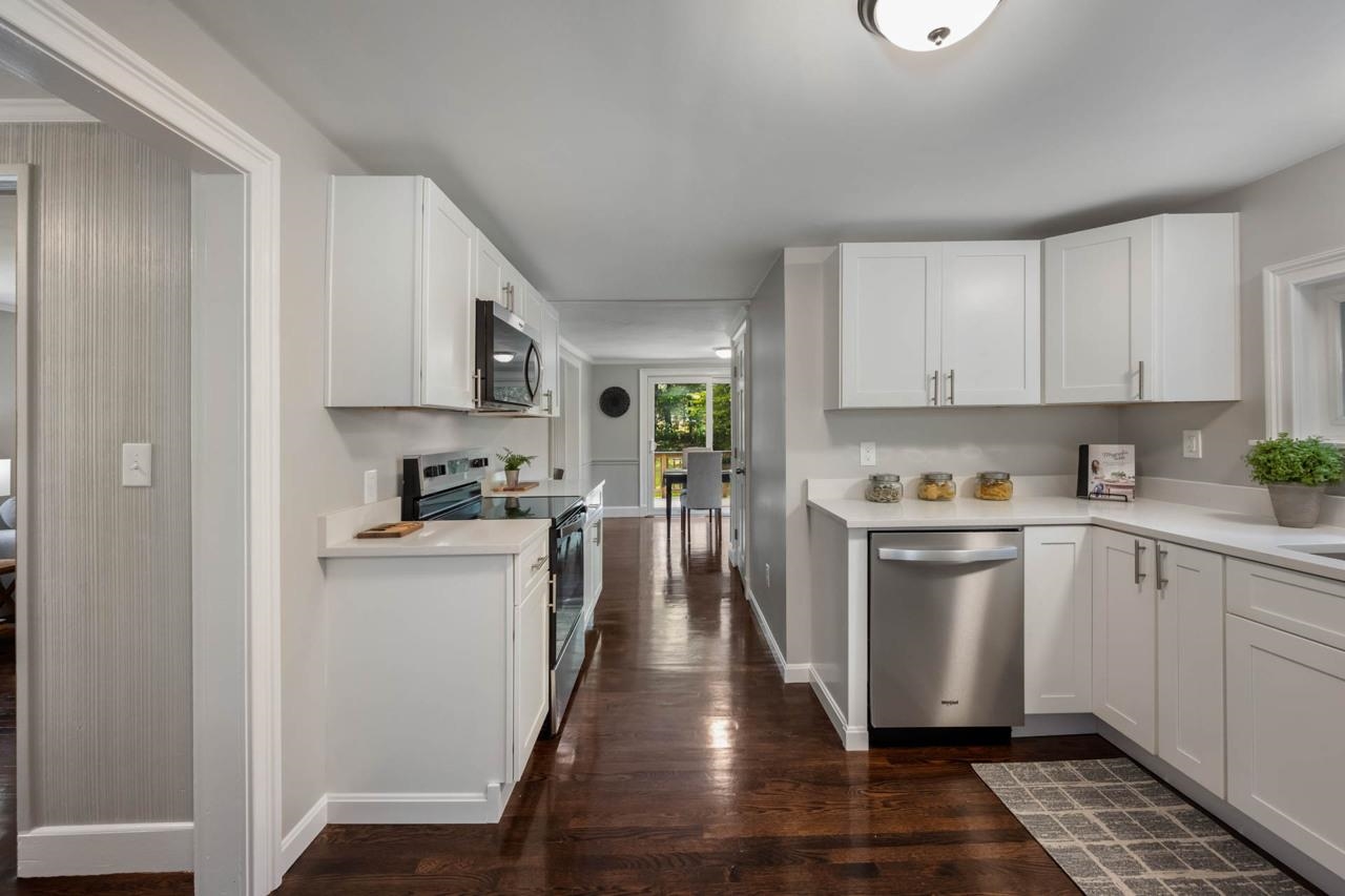 16 Mammoth Road Windham, NH 03087 - Photo 3 of 26