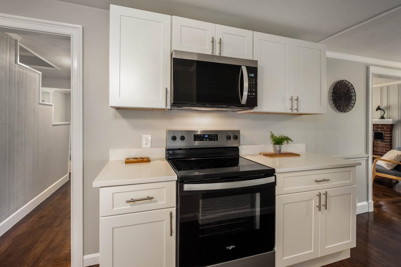 16 Mammoth Road Windham, NH 03087 - Photo 5 of 26