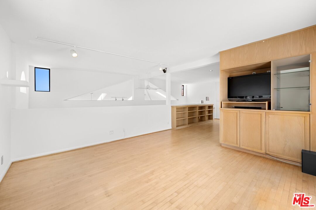 6206 Pacific Avenue, Unit 2 Playa del Rey, CA 90293 - Photo 8 of 33