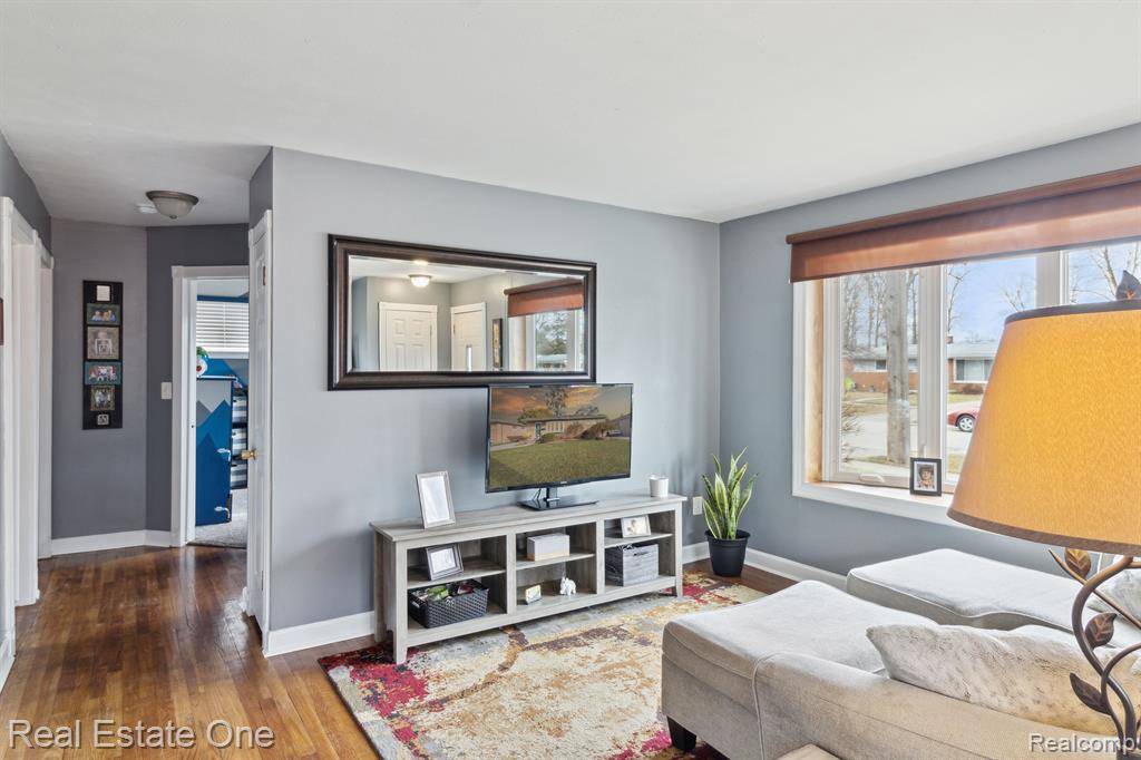442 Henry Ruff Road Garden City, MI 48135 - Photo 5 of 39