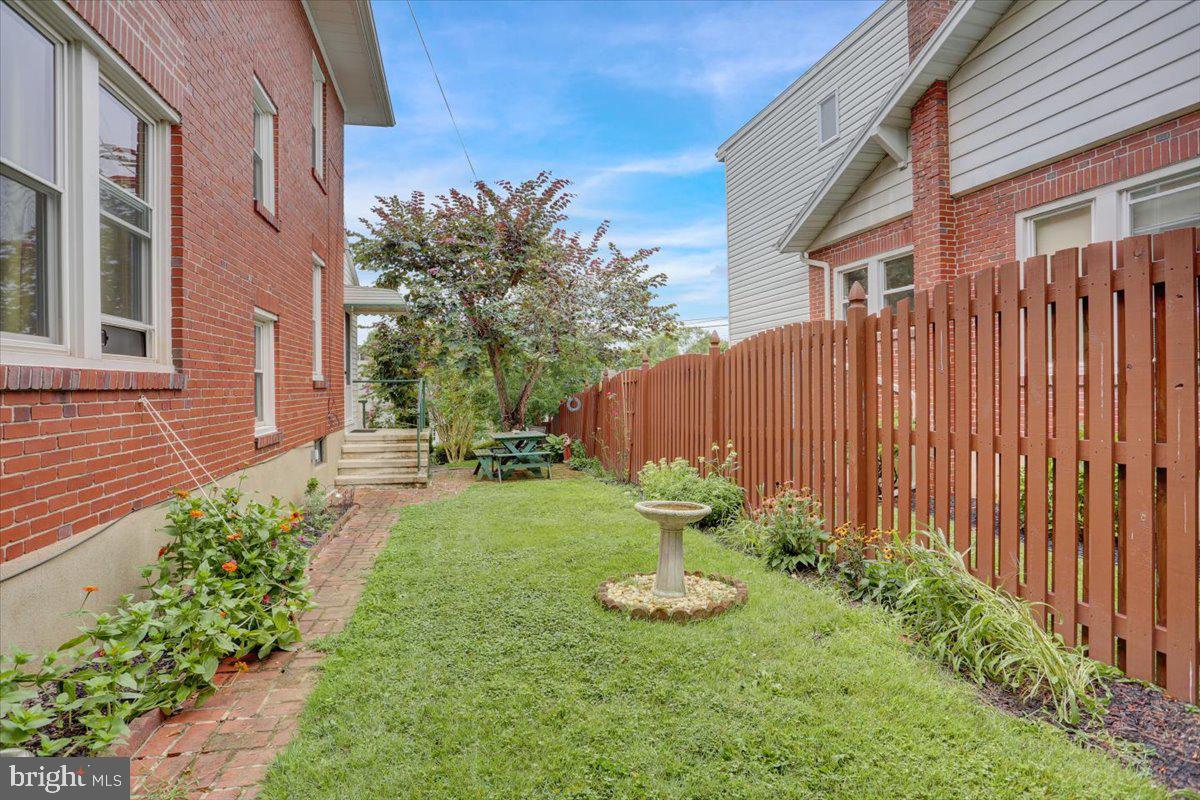 1322 Brooke Boulevard Reading, PA 19607 - Photo 31 of 36 a garden with wooden fence