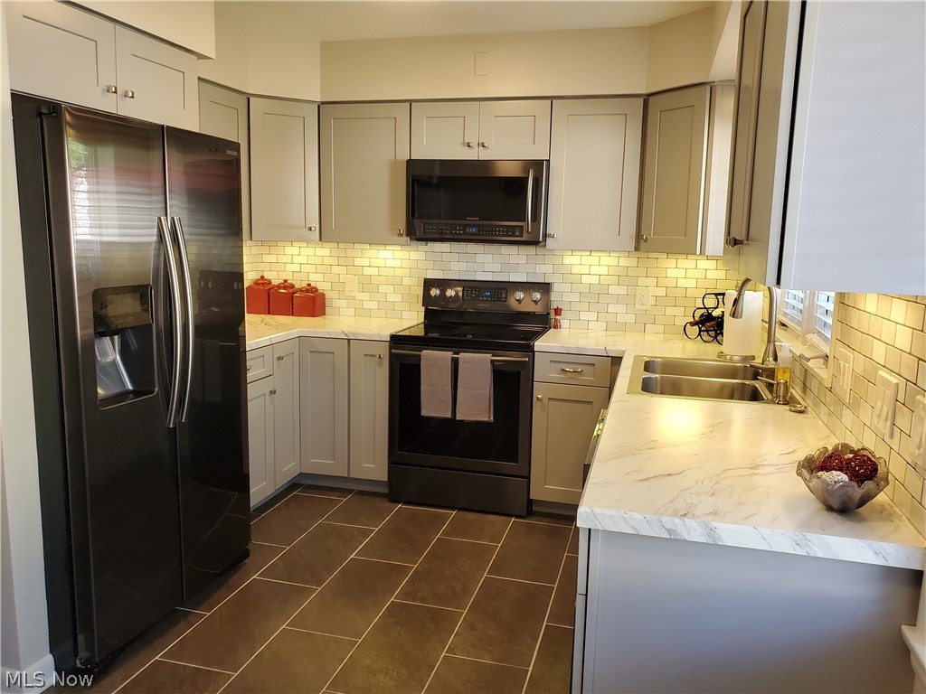 337 Stratford Road Akron, OH 44333 - Photo 4 of 32 Gallery Image 4