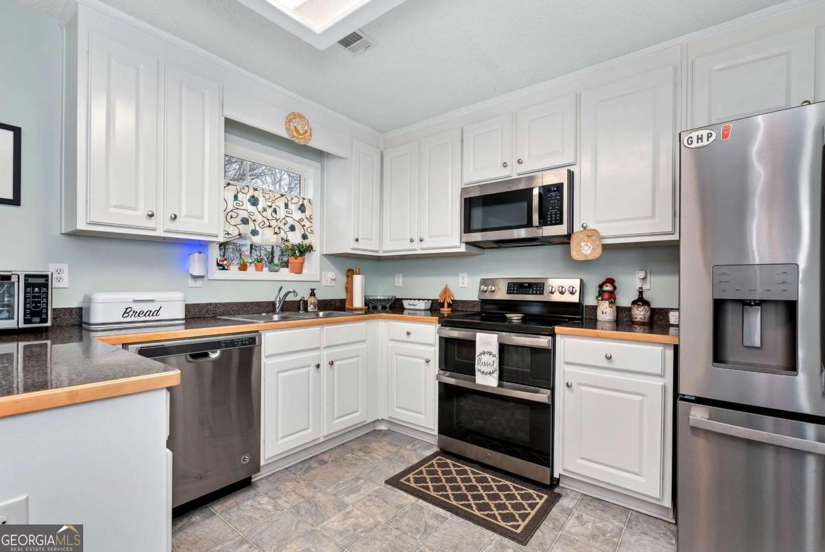 5325 Butterfly Lane Lula, GA 30554 - Photo 9 of 48