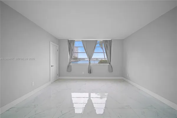 $2,300 | 18601 Northeast 14th Avenue, Unit 111, Miami, FL 33179