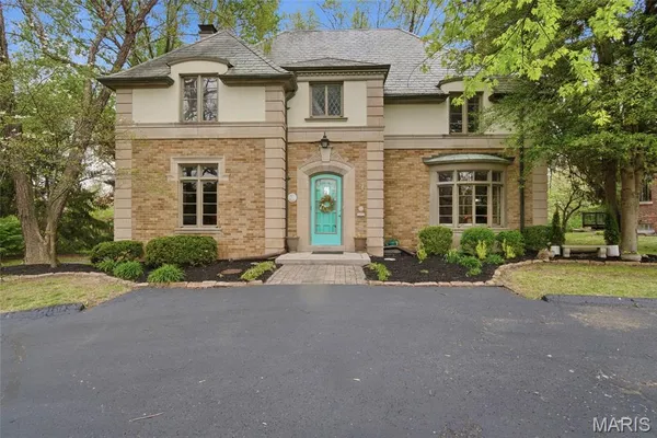 $539,900 | 22 Country Club Place, Belleville, IL 62223