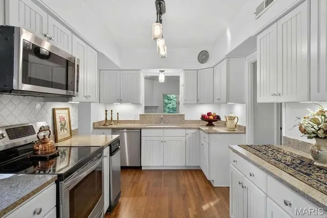 $574,900 | 22 Country Club Place, Belleville, IL 62223