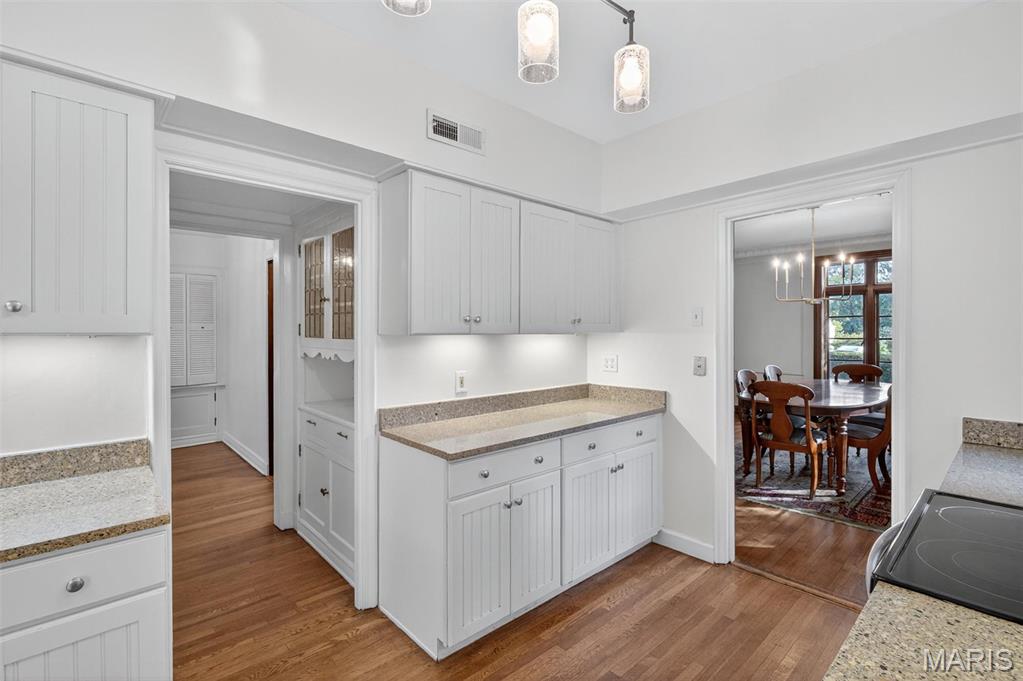 22 Country Club Place Belleville, IL 62223 - Photo 13 of 65