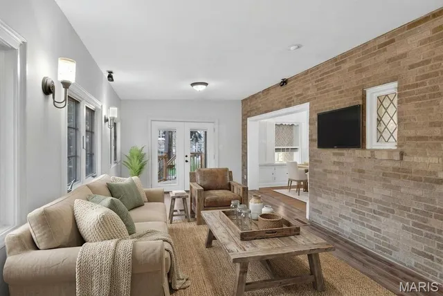 $574,900 | 22 Country Club Place, Belleville, IL 62223