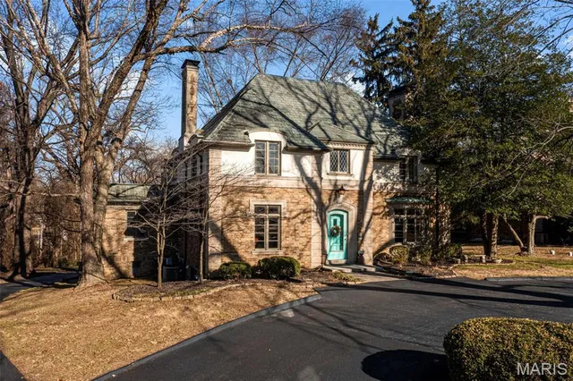 $574,900 | 22 Country Club Place, Belleville, IL 62223