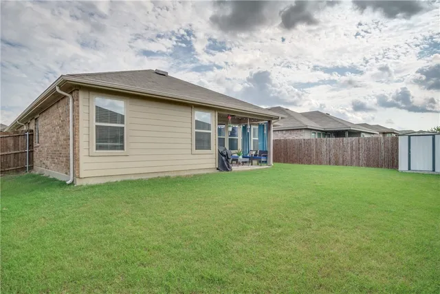 $335,000 | 416 Sandhurst Drive, Fort Worth, TX 76036