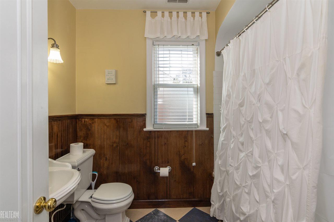 437 Moran Road Grosse Pointe Farms, MI 48236 - Photo 13 of 22