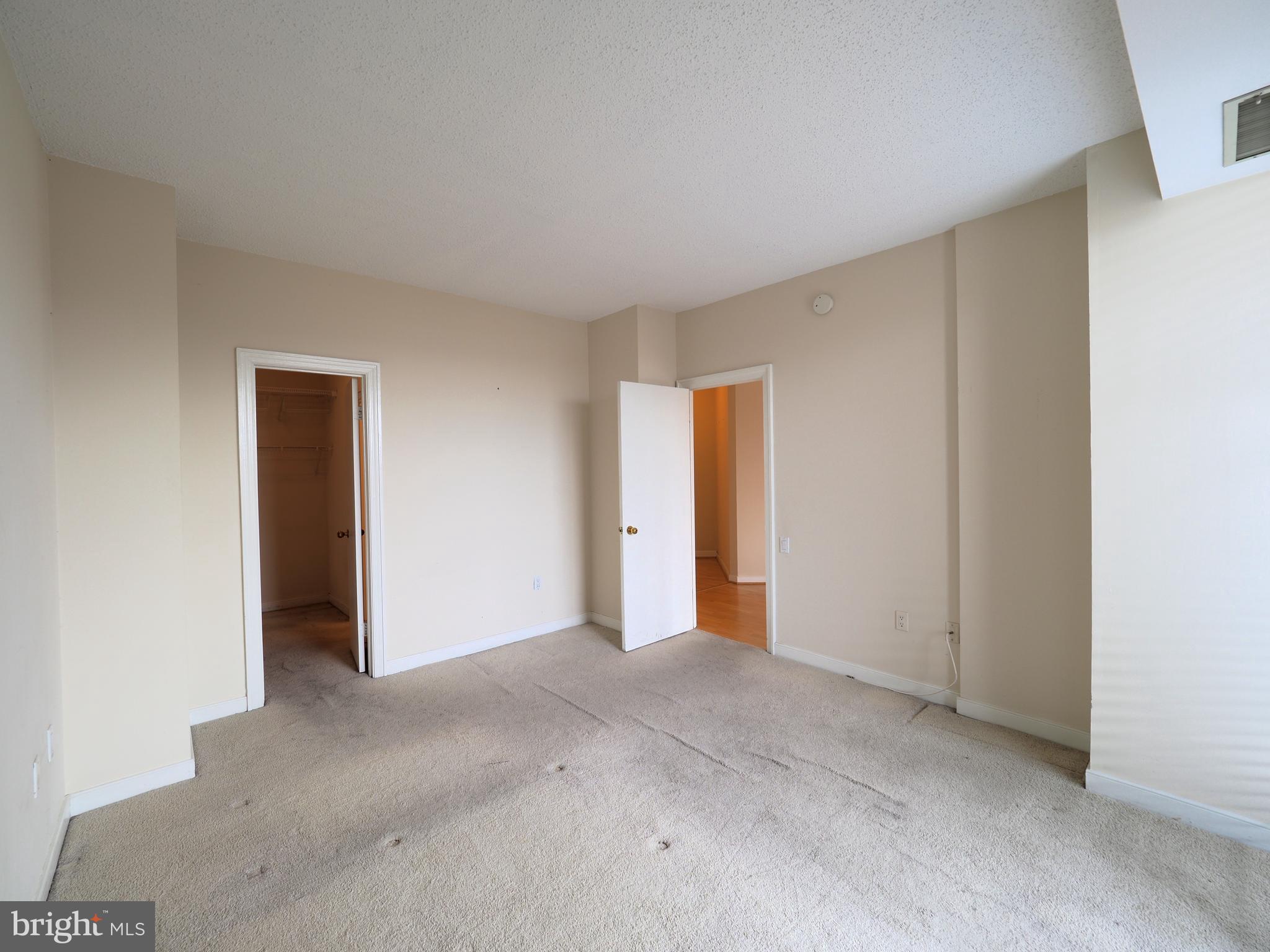 955 26th Street Northwest, Unit 610 Washington, DC 20037 - Photo 11 of 30 Master bedroom w/ private bath