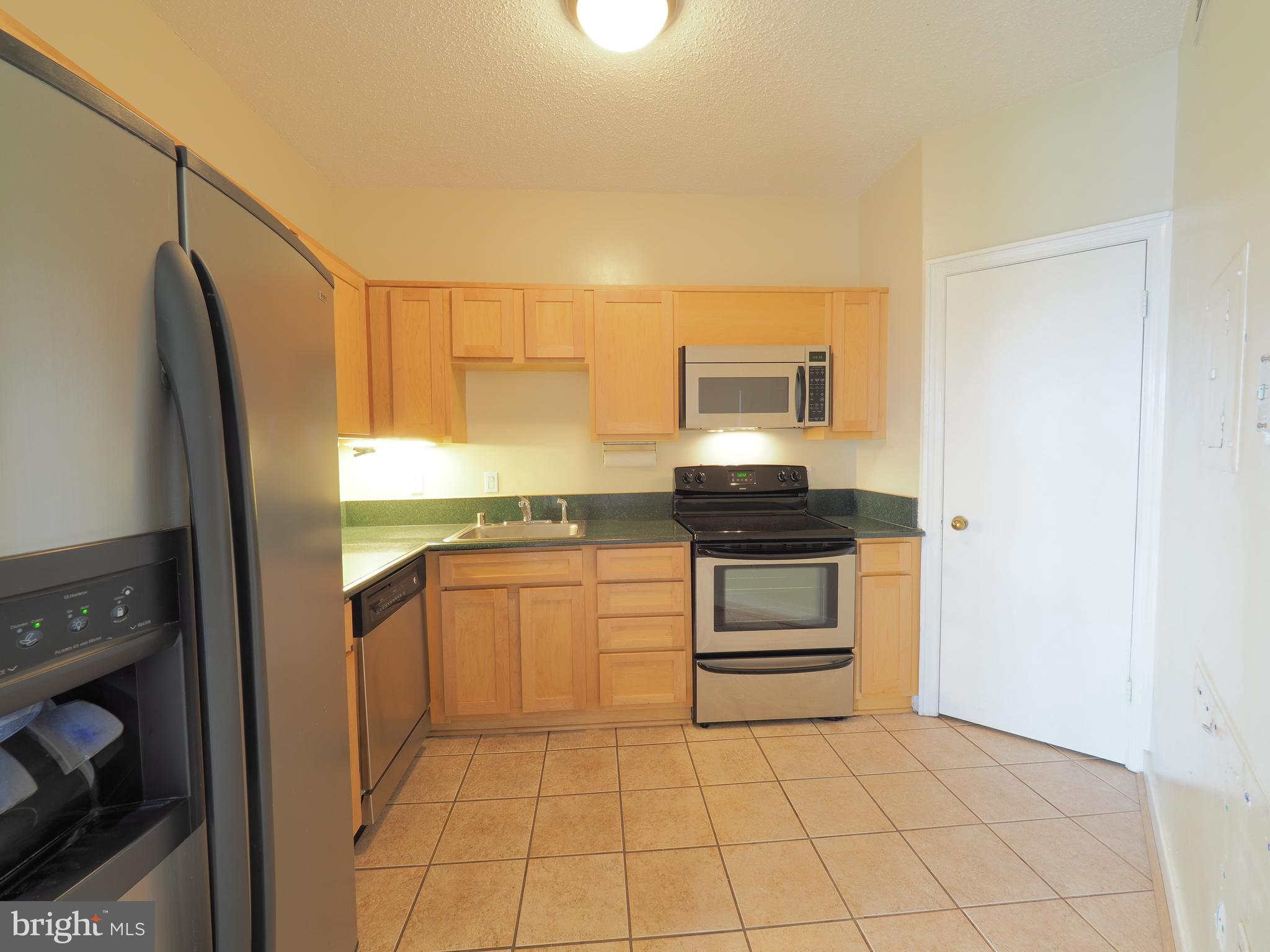 955 26th Street Northwest, Unit 610 Washington, DC 20037 - Photo 14 of 30 Kitchen