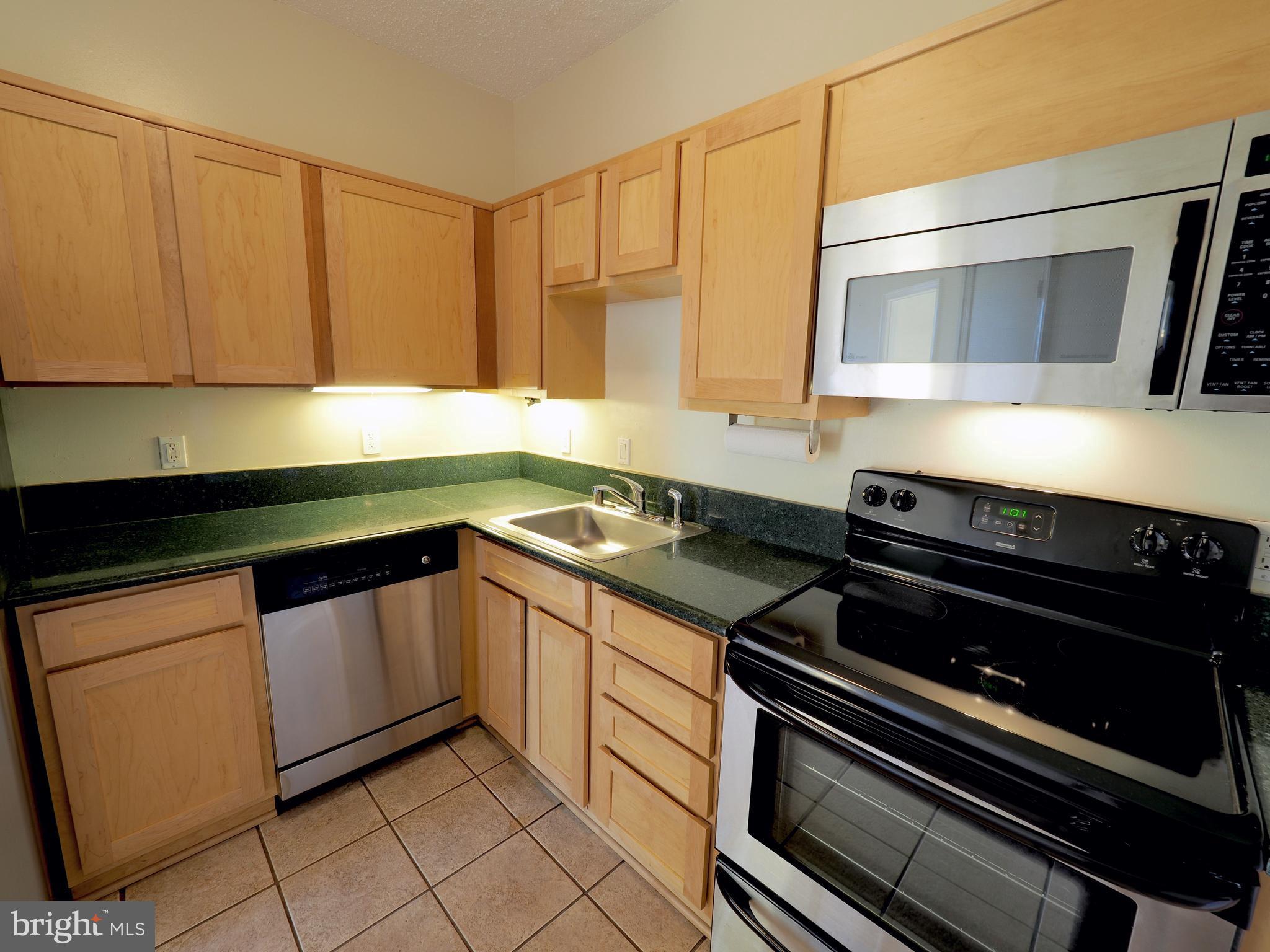 955 26th Street Northwest, Unit 610 Washington, DC 20037 - Photo 16 of 30 Kitchen