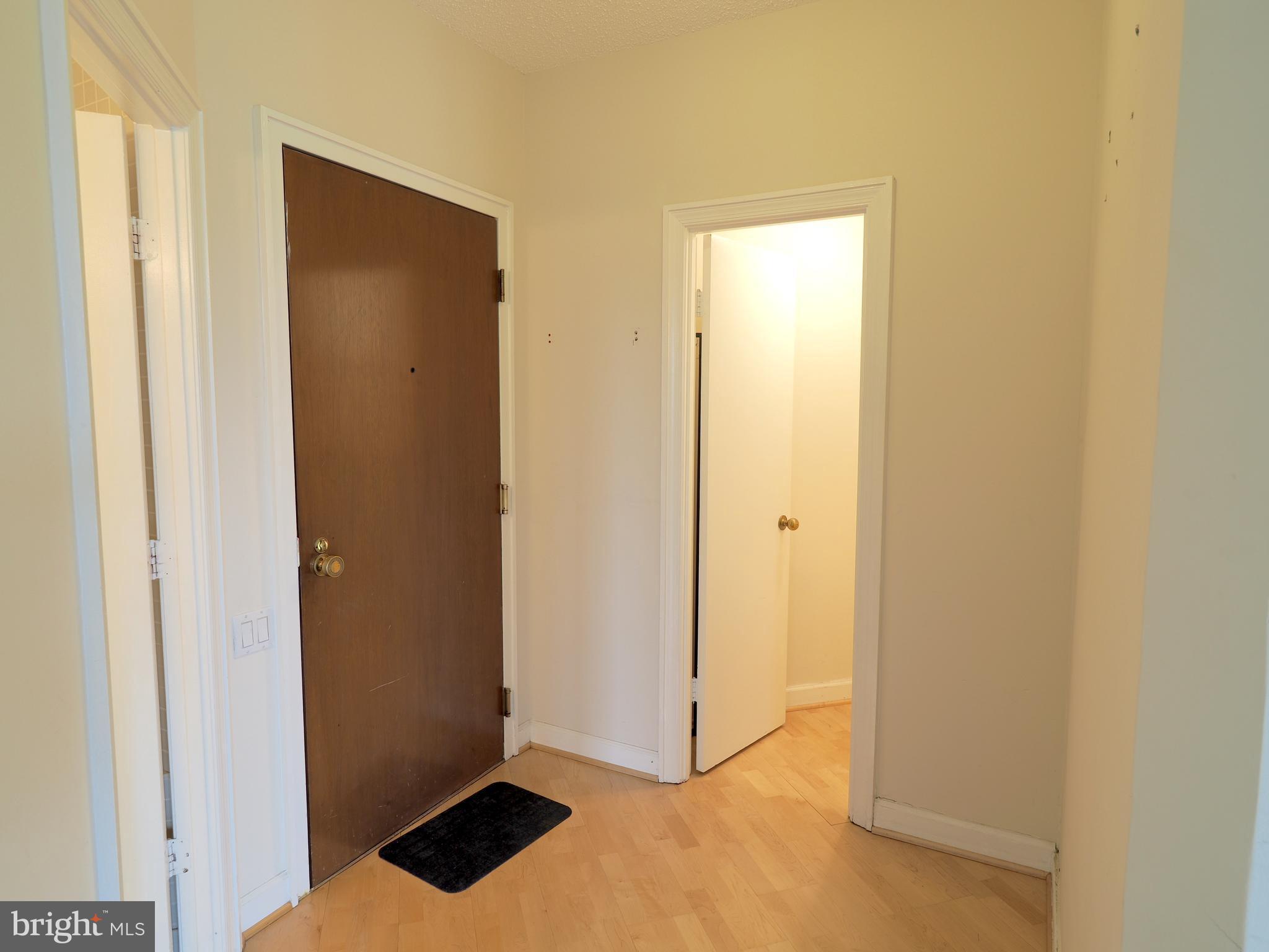 955 26th Street Northwest, Unit 610 Washington, DC 20037 - Photo 22 of 30 Large foyer w/ walk in coat closet