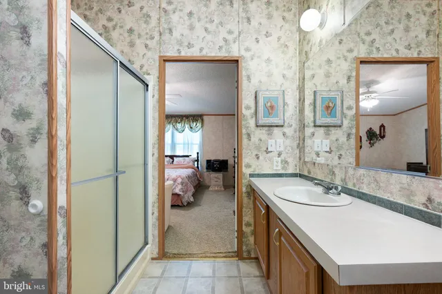a en suite bathroom with a sink and a mirror