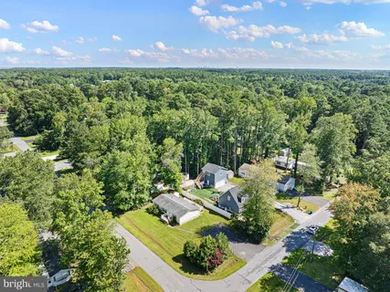 a view of a yard in front of the house