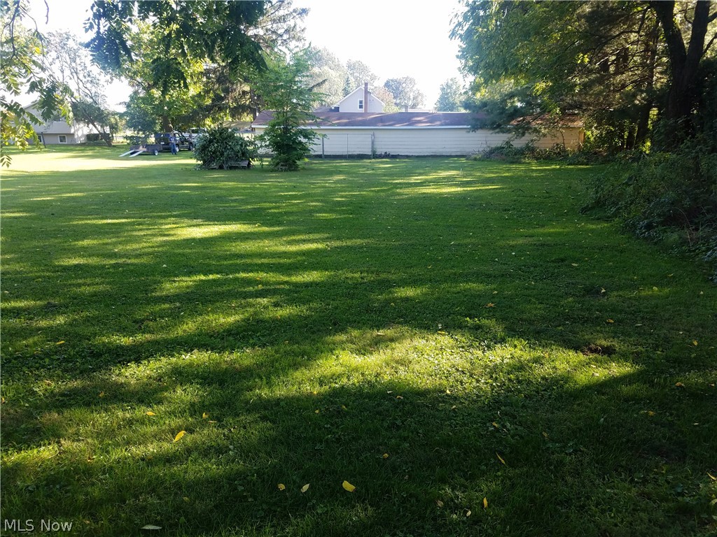 Nice size yard, over one acre right in Perry!