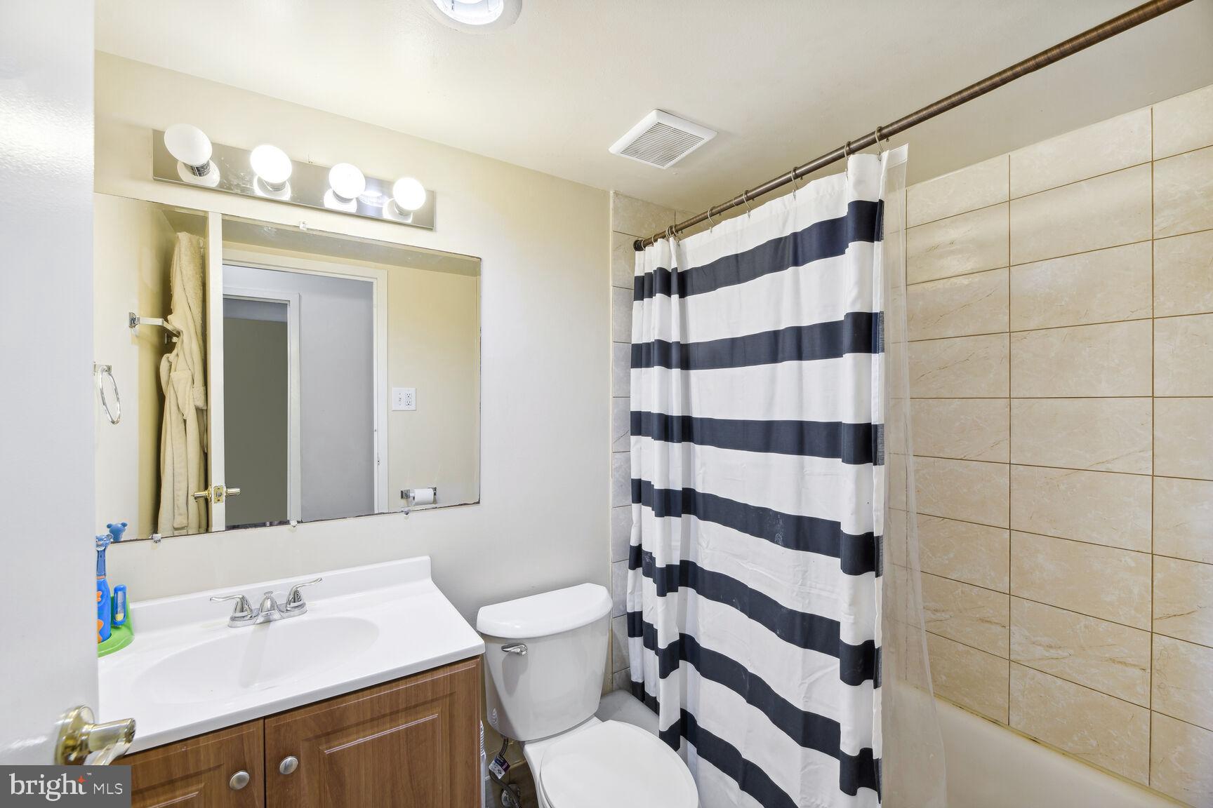 11220 Chestnut Grove Square, Unit 322 Reston, VA 20190 - Photo 17 of 25 Gallery Image 17