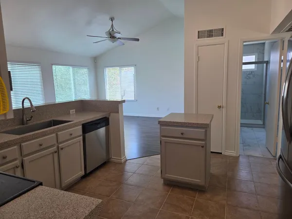 $2,250 | 13055 North 56th Avenue, Glendale, AZ 85304