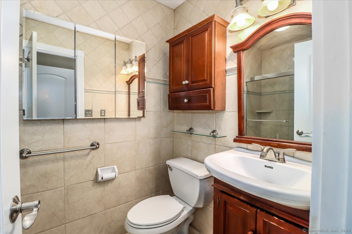 65 Ellsworth Street, Unit 302 Bridgeport, CT 06605 - Photo 17 of 40 Main Level Bathroom