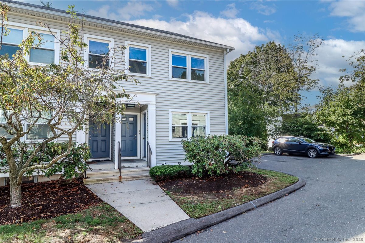 65 Ellsworth Street, Unit 302 Bridgeport, CT 06605 - Photo 4 of 40 Second Floor End Unit