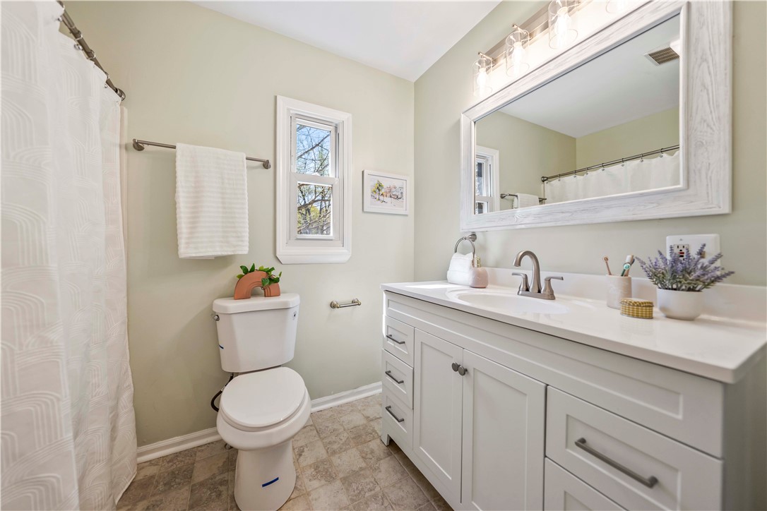 321 Eaglehead Road Perinton, NY 14445 - Photo 15 of 48 Primary Unit 1st floor full bath