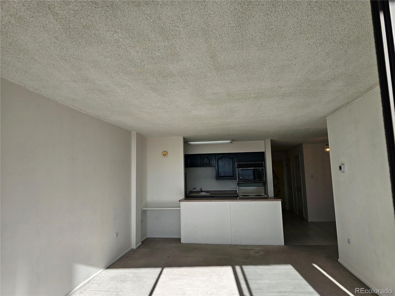 1020 15th Street, Unit 33B Denver, CO 80202 - Photo 20 of 48 a living room with a couch and a stove top oven