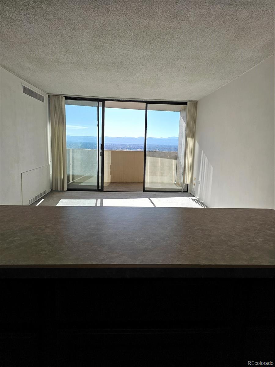 1020 15th Street, Unit 33B Denver, CO 80202 - Photo 26 of 48 a view of an empty room and window