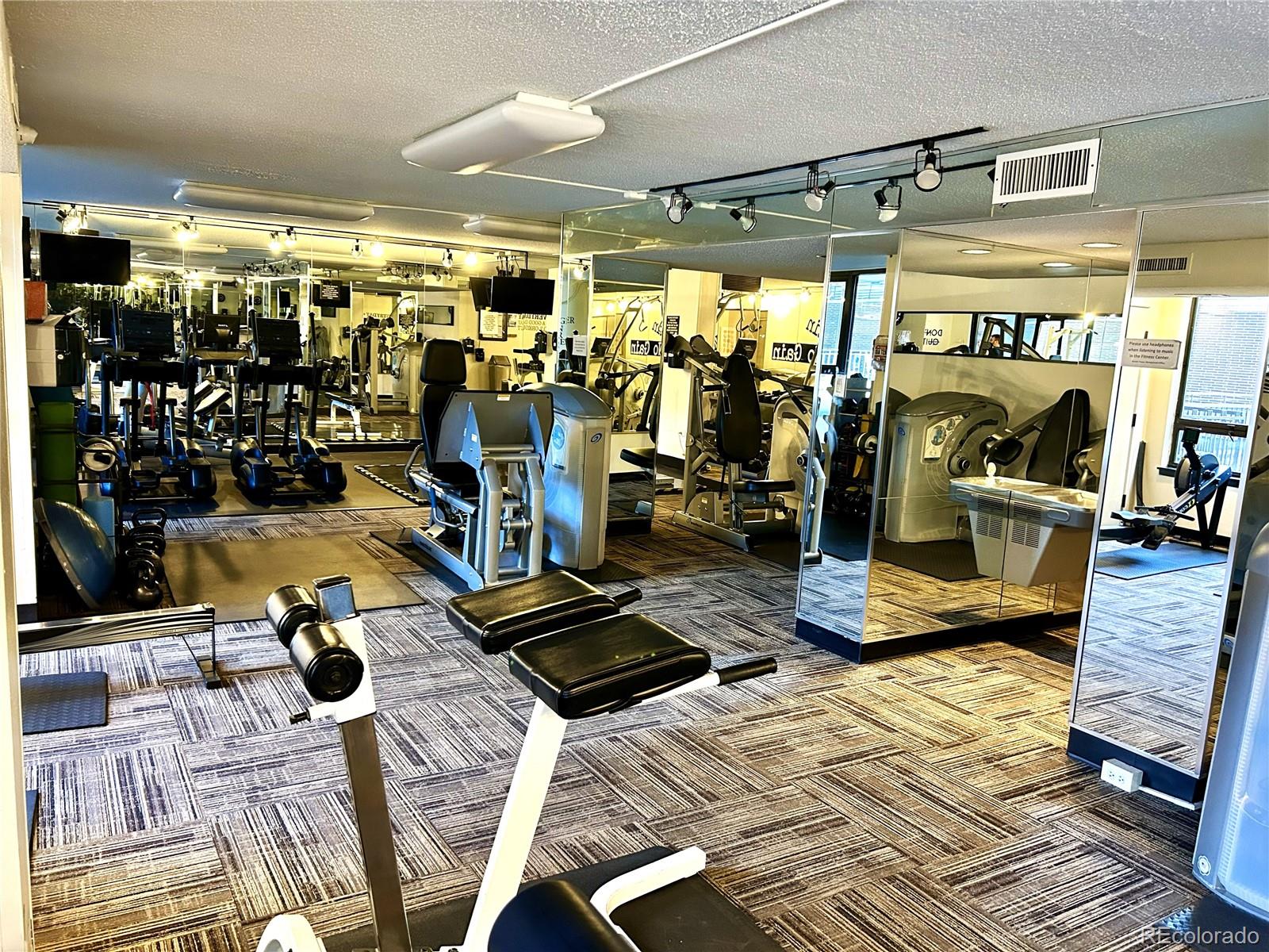 1020 15th Street, Unit 33B Denver, CO 80202 - Photo 39 of 48 a view of a room with gym equipment