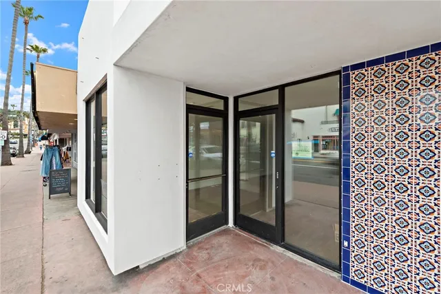 a view of an empty room with wooden floor and closet