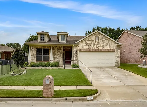 $389,900 | 6820 Algarve Drive, Denton, TX 76210